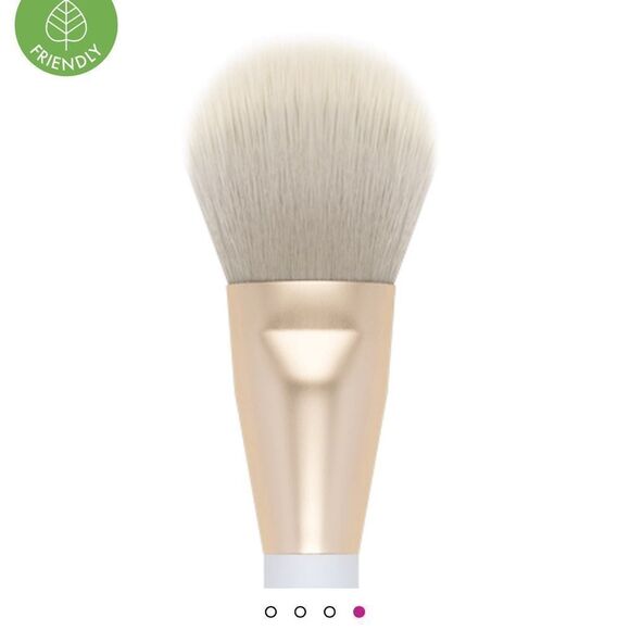 GloWish by Huda Beauty All Over Bronze Brush for use with any powder formula 🪥 - Picture 4 of 5